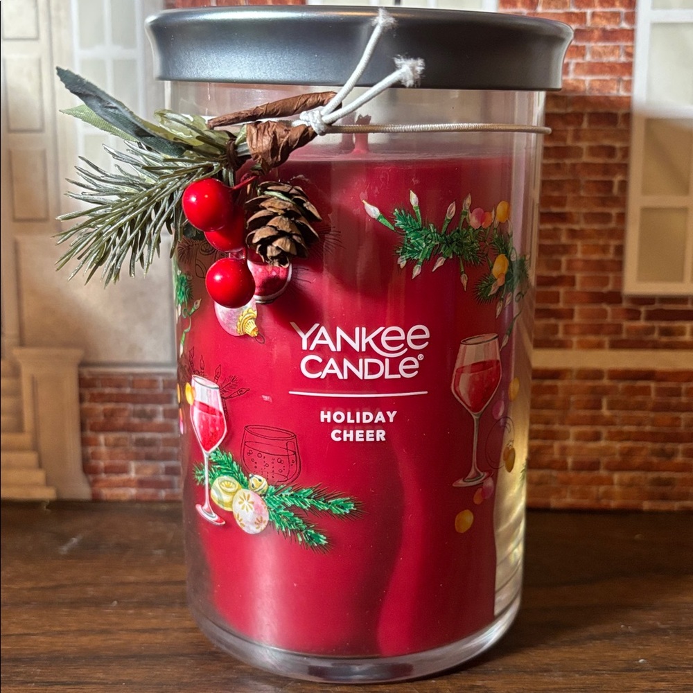 Yankee Candle Holiday Cheer Large Jar - Picture 1 of 5